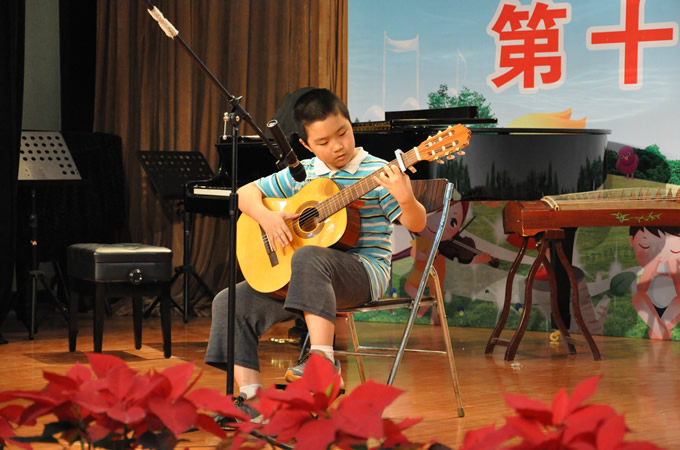 国乐艺术培训中心第十八期吉他演奏照片