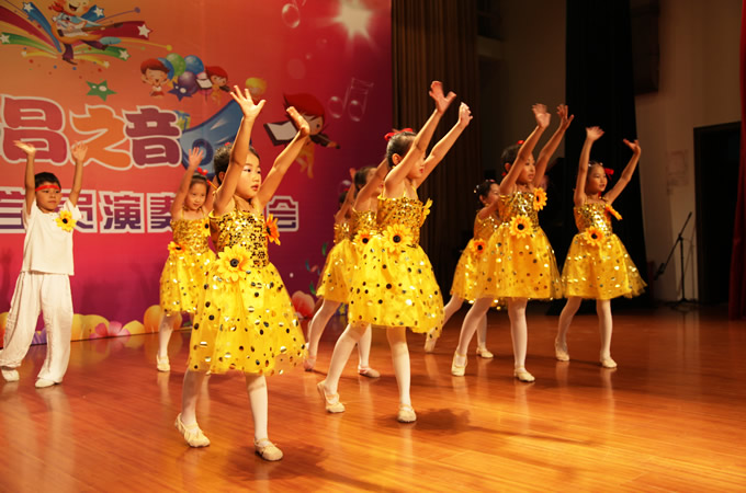 国乐艺术培训中心第十九期舞蹈表演照片