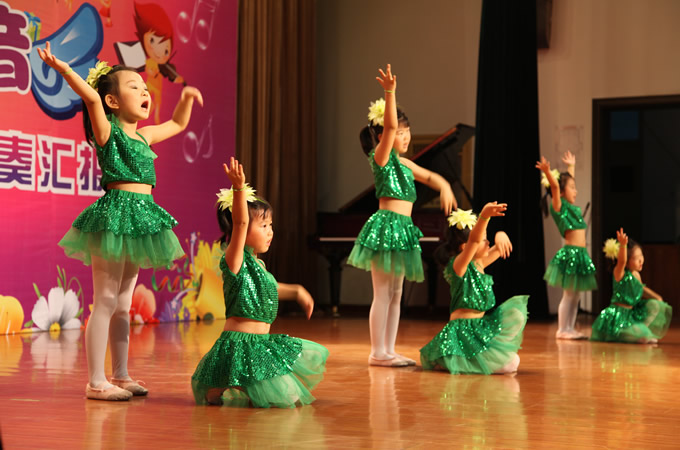 国乐艺术培训中心第十九期舞蹈表演照片